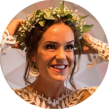 Picture of a bride who recommends ENDERLEGARD.com