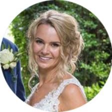 Picture of a blond bride who recommends ENDERLEGARD.com